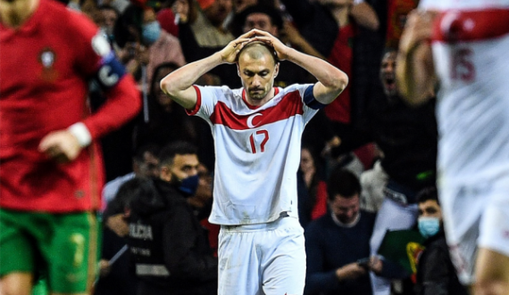 Pasi humbi penalltinë vendimtare, Yilmaz pensionohet nga kombëtarja e Turqisë