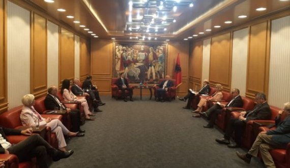 Abdixhiku pritet edhe nga presidenti Meta