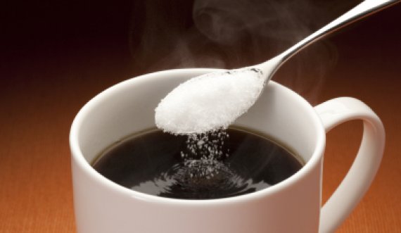 Kafe e hidhur, jetë e ëmbël: Pse duhet të pimë kafe pa sheqer