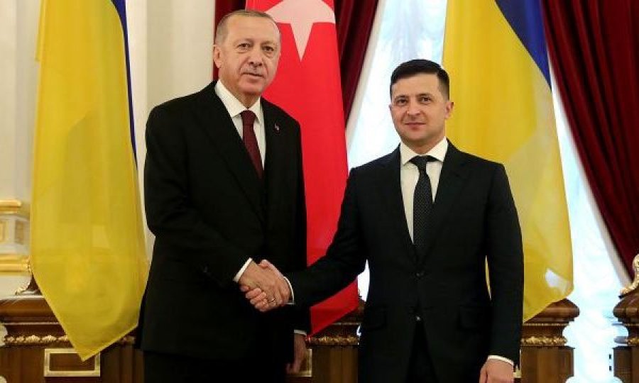 Firmoset marrëveshja: Turqia dhe Ukraina do të bashkëpunojnë për të ndërtuar infrastrukturën e shkatërruar nga lufta