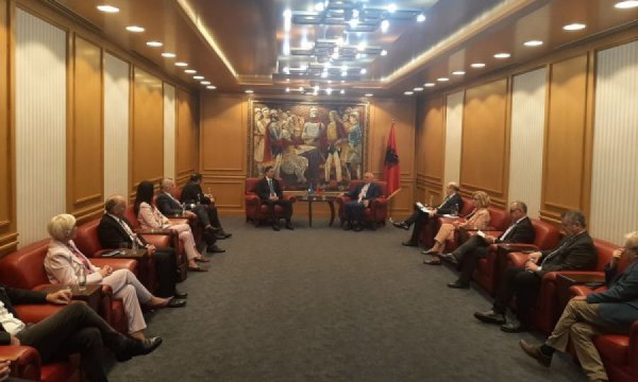 Abdixhiku pritet edhe nga presidenti Meta