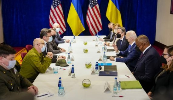Ministri i Mbrojtjes ia tregon Bidenit nevojat urgjente të ushtrisë ukrainase