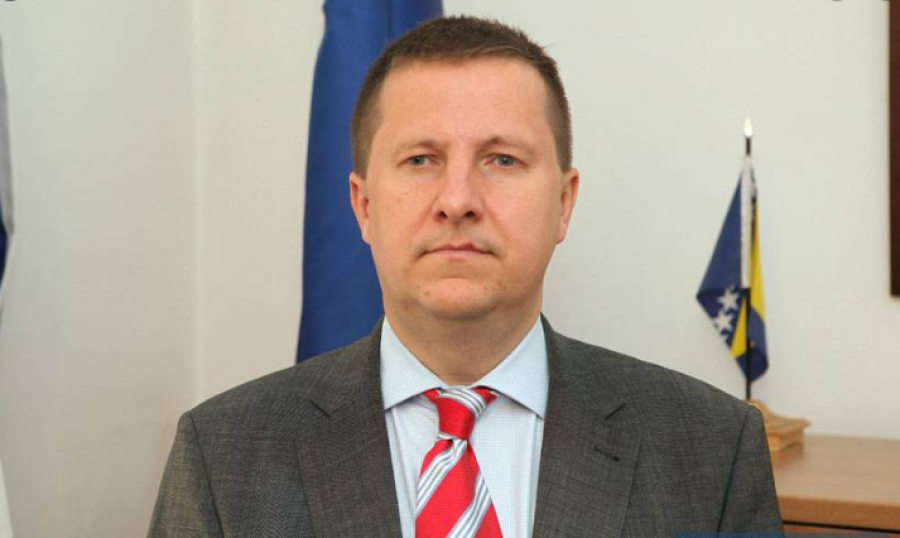 Ambasadori i BE-së: Praktika e mbajtjes së zgjedhjeve të Serbisë në Kosovë duhet vazhduar
