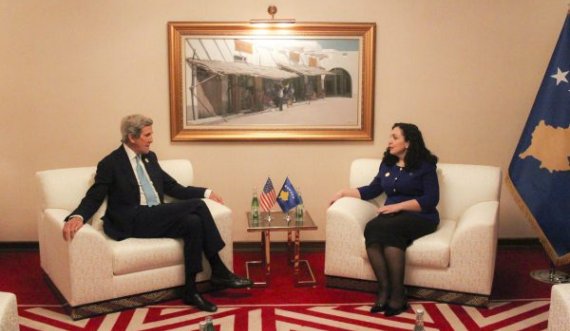 Presidentja Osmani takon ish-Sekretarin amerikan John Kerry, flasin për rrezikun e destabilizimit në rajon nga satelitët e Rusisë