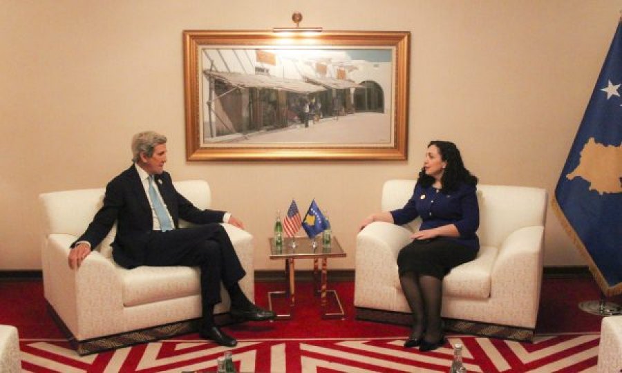 Presidentja Osmani takon ish-Sekretarin amerikan John Kerry, flasin për rrezikun e destabilizimit në rajon nga satelitët e Rusisë