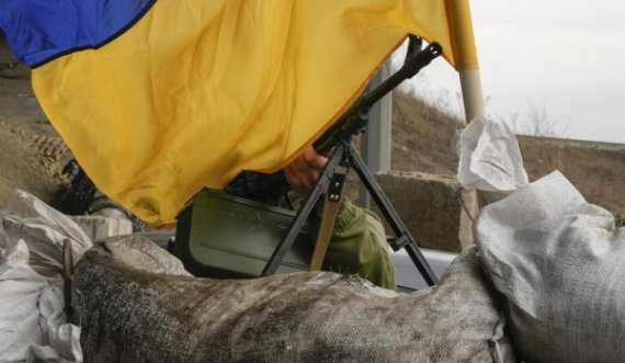 Forcat ukrainase rimarrin ‘kontrollin e plotë’ të qytetit afër Kyivit