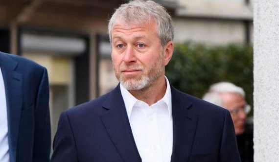 Dyshohet se u helmua, kush është Roman Abramovich dhe cilat janë lidhjet e tij me Vladimir Putin?