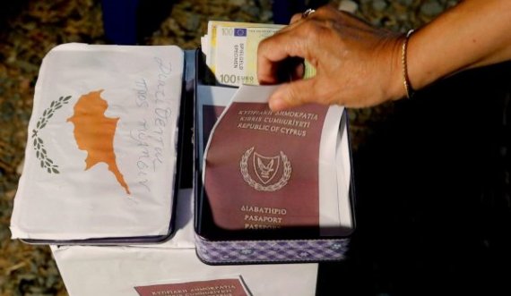Komisioni Europian kritikon disa vende anëtare: Mos u jepni rusëve “pasaporta të arta”