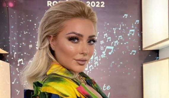 “Pse i ke veshur?” Ronela Hajatit i përgjigjet ndjekëses që e kritikoi për paraqitjen në “Eurovision Party”