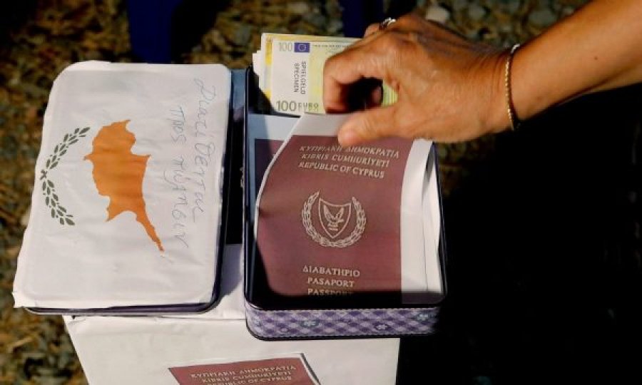 Komisioni Europian kritikon disa vende anëtare: Mos u jepni rusëve “pasaporta të arta”