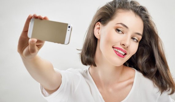 A e dini se hunda gjithmonë duket më e madhe në selfie sesa që është në të vërtetë
