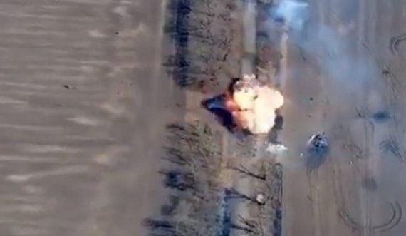 Ukrainasit bombardojnë automjetin rus: Radha për në ferr është rritur pak