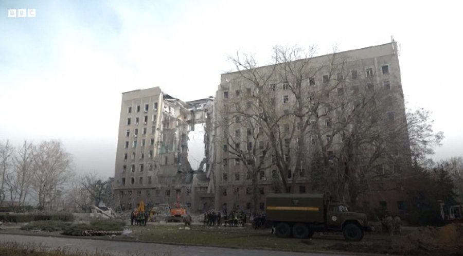 Dëmi që shkaktoi raketa ruse në ndërtesën qeveritare të Ukrainës