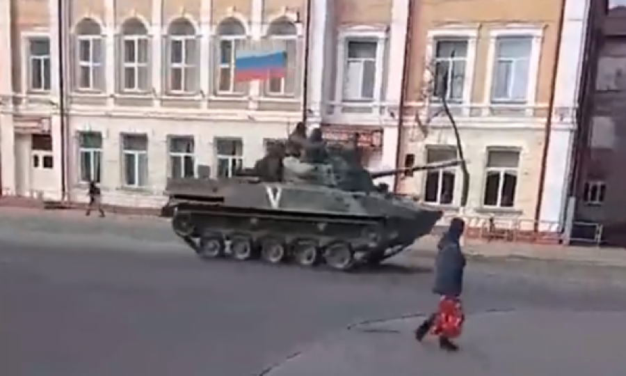 Rusia ka filluar tërheqjen e disa prej forcave të saj nga rrethi i Kievit