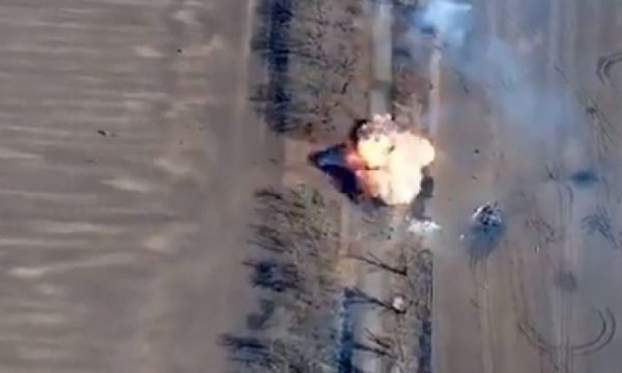 Ukrainasit bombardojnë automjetin rus: Radha për në ferr është rritur pak