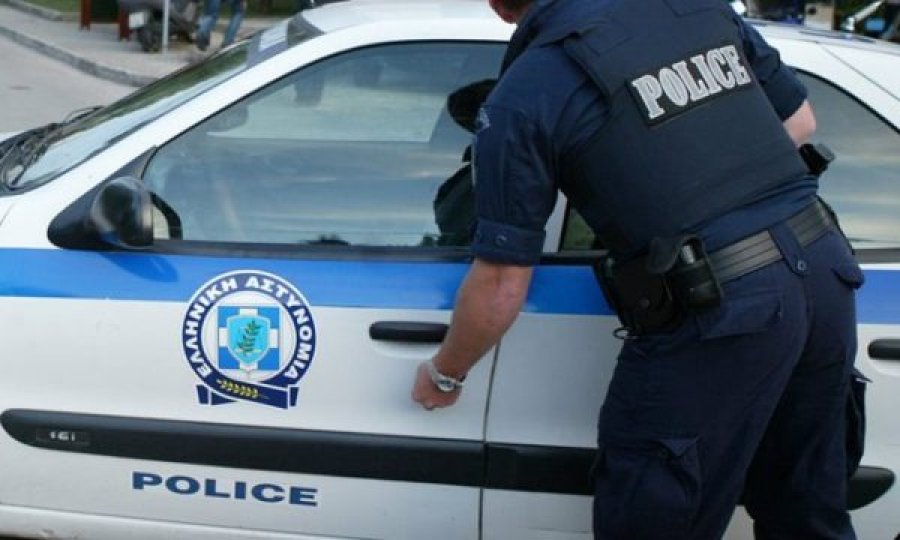 Terror në Greqi, i riu tenton të përdhunojë të moshuarën 86-vjeçare