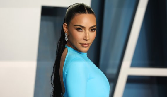 Kim Kardashian tregon për raportin me partnerin 13 vjet më të ri