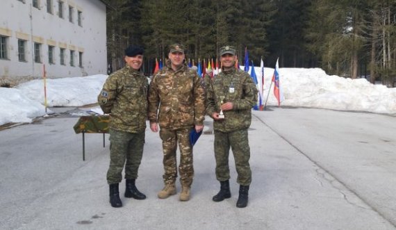 Dy ushtarakë të FSK-së marrin pjesë në garën e Kampit Ndërkombëtar të NATO-s