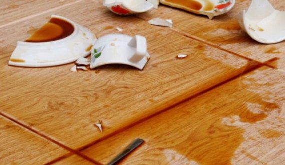 Çfarë do të thotë kur gjithçka ju bie nga duart? Besimet e vjetra tregojnë nëse ju presin lajme të mira apo të këqija