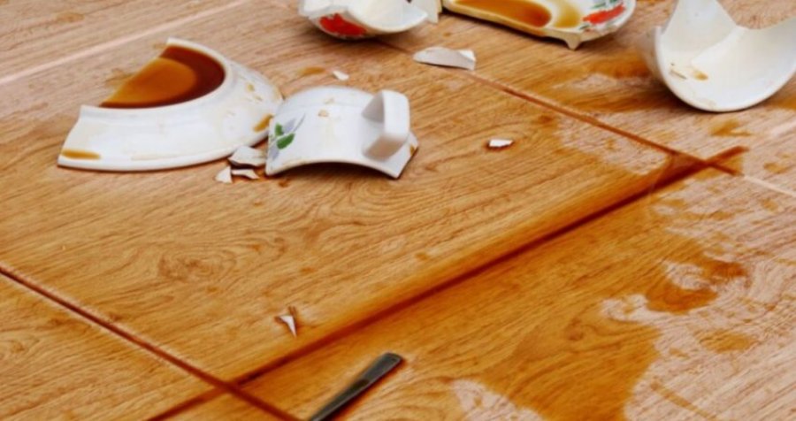 Çfarë do të thotë kur gjithçka ju bie nga duart? Besimet e vjetra tregojnë nëse ju presin lajme të mira apo të këqija