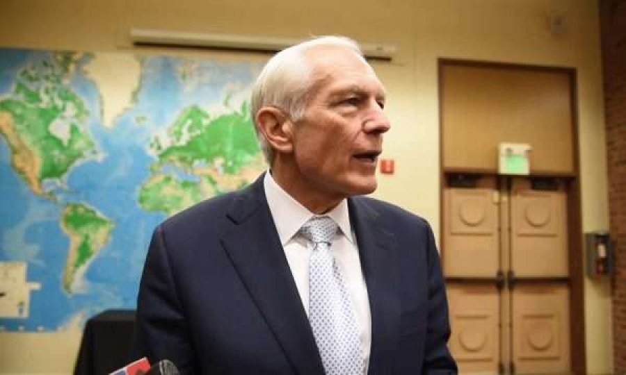 Clark: Njerëzit shpesh më pyesin, cila është diferenca kur NATO ndërhyri në Kosovë?