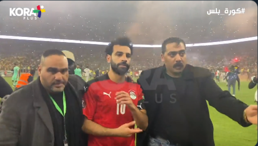Salah u sulmua nga tifozët e Senegalit pas ndeshjes, u largua me truproja nga fusha
