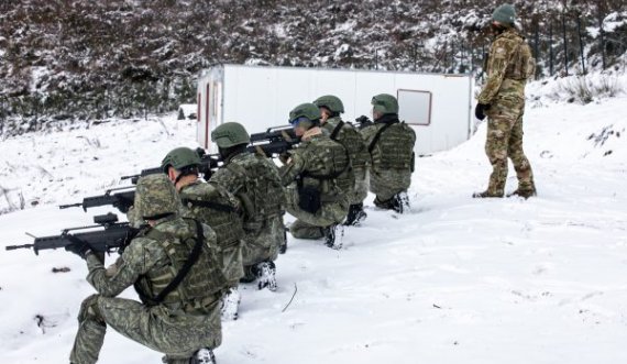 Forcat Speciale të ushtrisë amerikane trajnojnë pjesëtarët e FSK-së në Prishtinë