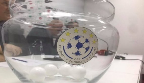Dritës i humb krejt besimi në FFK, drejtori i saj i kontrollon goglat në short
