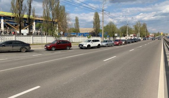 Mungesë e naftës, radhë të gjata në pikat e karburantit