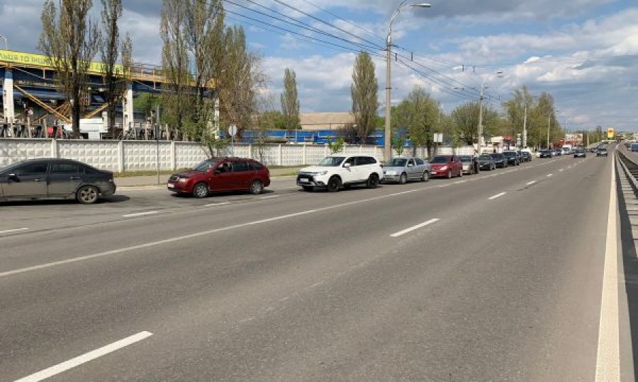 Mungesë e naftës, radhë të gjata në pikat e karburantit