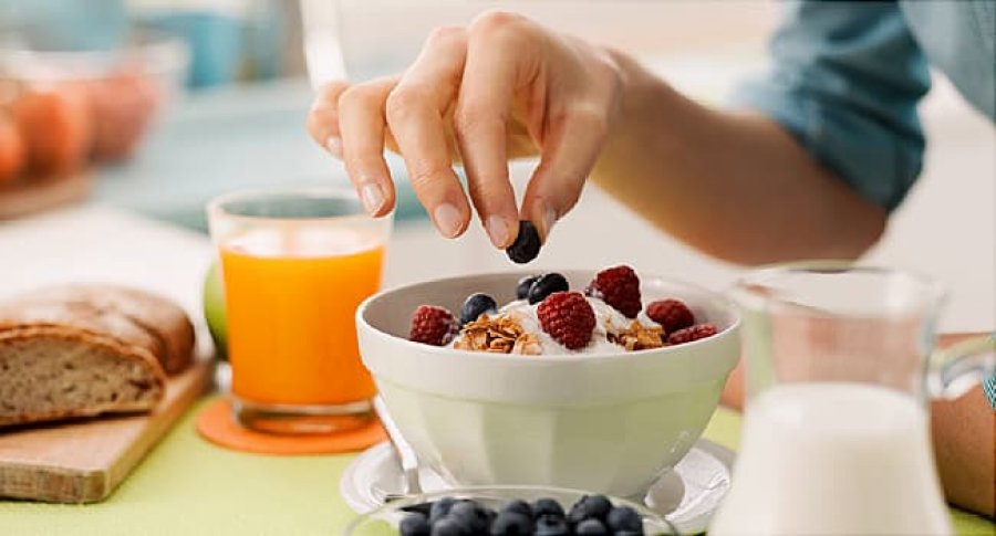 6 ushqimet që nuk duhet t’i konsumoni kurrë për mëngjes