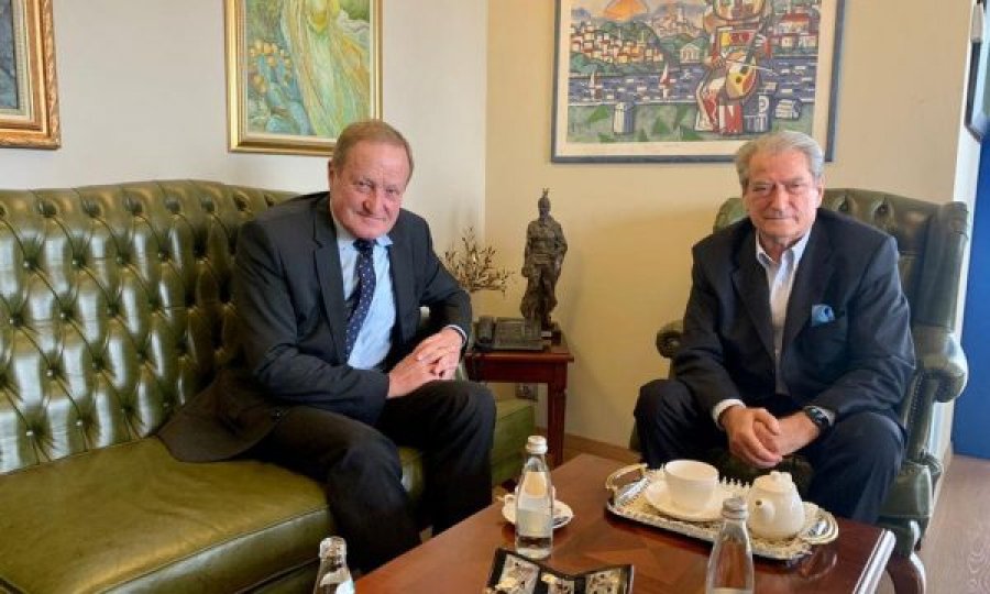 Ish-komandanti gjerman i KFOR’it viziton Sali Berishën, çfarë biseduan?