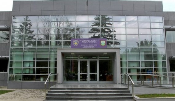 Komuna e Kamenicës i pezullon shërbimet për qytetarët që s’i kanë paguar tatimet