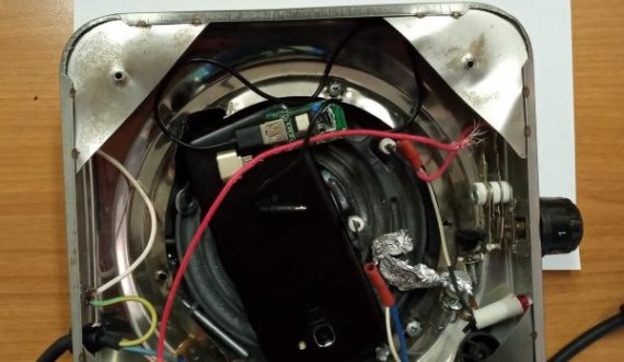 Familjari tentoi të fuste telefonin përmes reshovit elektrik në Qendrën Korrektuese në Dubravë