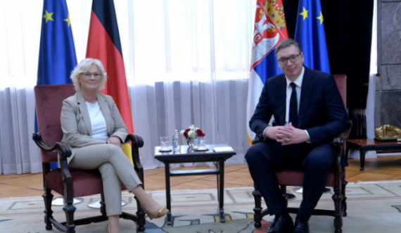 Ministrja gjermane ia lë një porosi Vuçiqit para se të vijë në Kosovë