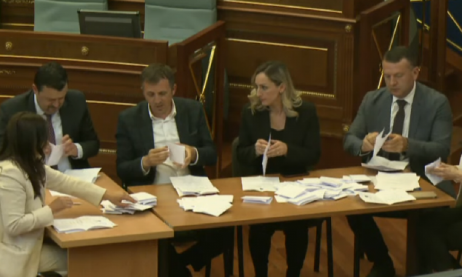 Asnjëri nga katër kandidatët s’arritën t’i marrë votat e mjaftueshme për gjyqtar në Kushtetuese