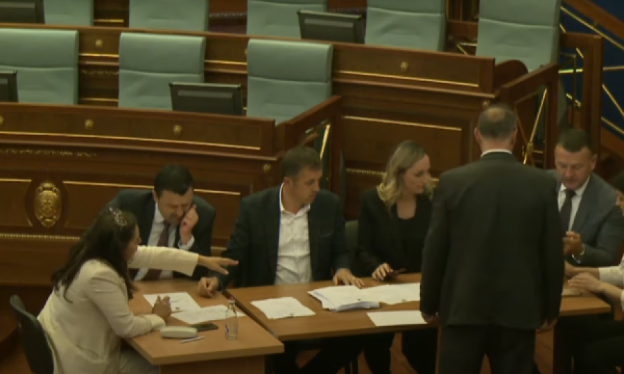 Kandidatët s’i marrin votat e nevojshme për gjyqtarë në Kushtetuese, përsëritet konkursi
