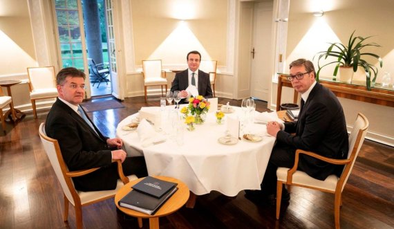 Albin Kurti vajti në Berlin për t’u takuar me Vuçiqin, jo në “dyluftim” me të !!!