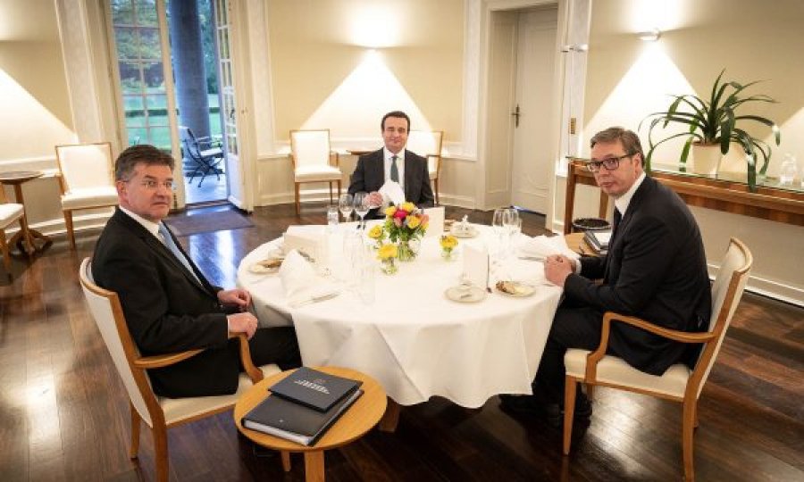 Opozita thotë se do të kërkojë interpelancë për darkën e Kurtit me Vuçiqin në Berlin