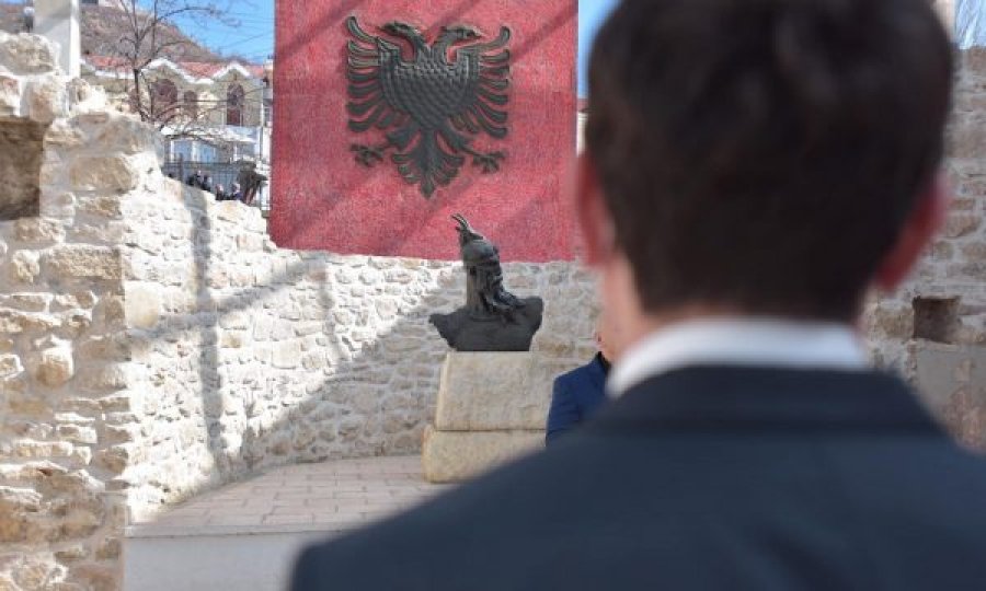 Kurti shënon ditëlindjen e Skënderbeut, thotë se e ka frymëzim në punët e tij shtetërore e politike