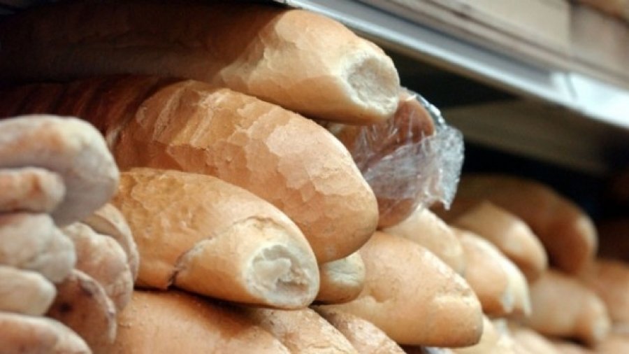 Qytetari në Drenas brenda bukës gjen copëza filxhani 