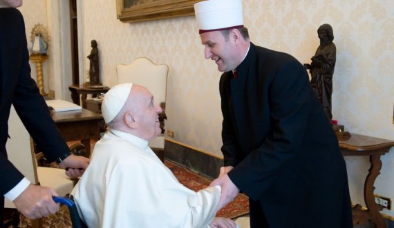 Myftiu i Shqipërisë takon Papa Françeskun, i kërkon mbështetje për pavarësinë e Kosovës