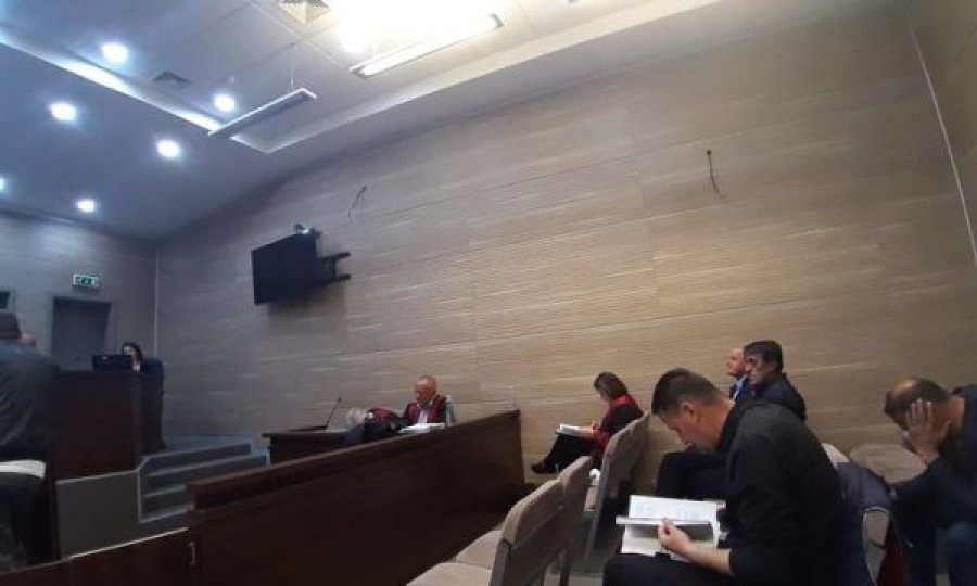 Gjykimi ndaj ish-inspektorëve, dëshmitarja thotë se prokurorja e pështyu e i tha “puh Zoti të marroftë”