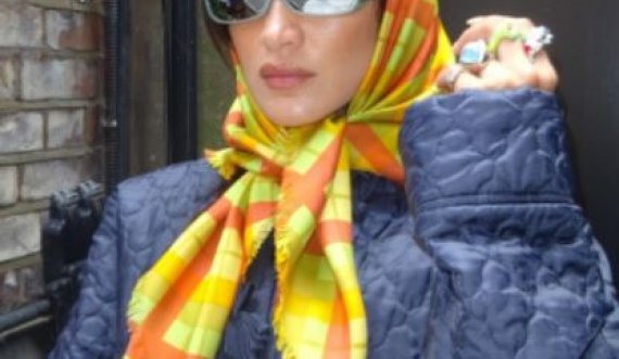 Trendi i syzeve të diellit që e bën çdo pamje unike