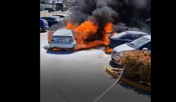 “Shkrumb e hi”, veturat u dogjën në parking në Veternik 