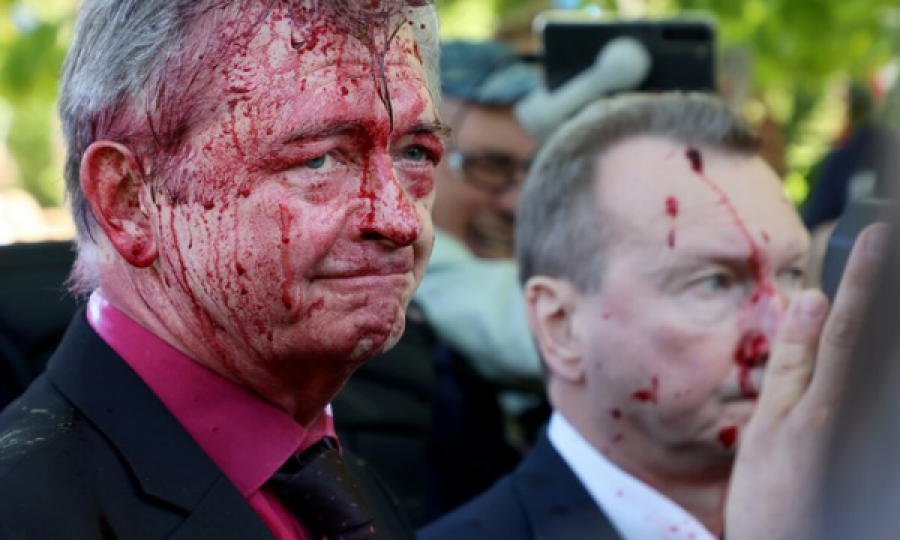 Ambasadori rus në Poloni sulmohet nga turma me ngjyrë të kuqe, dalin pamjet