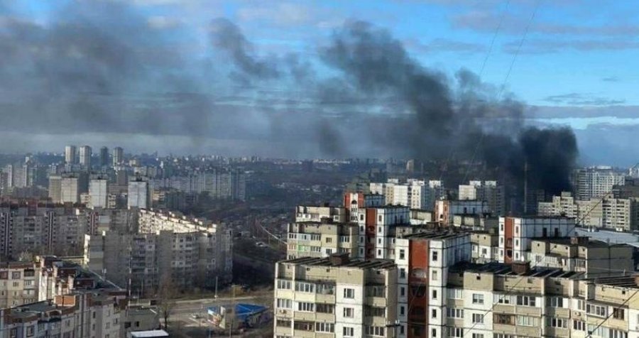 Forcat ruse sulmojnë me raketa Odesën nga Krimeja