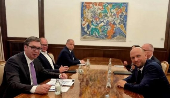 Vuçiq e pret në Beograd Emisarin e Kancelarit Scholz për Ballkanin Perëndimor
