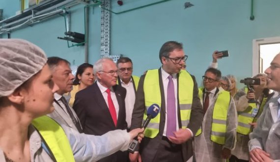 Hill dhe Vuçiq e bëjnë përhajr fabrikën