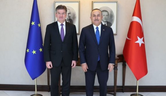 Lajcakun e pret në takim ministri turk Cavusoglu, flasin për dialogun Kosovë-Serbi